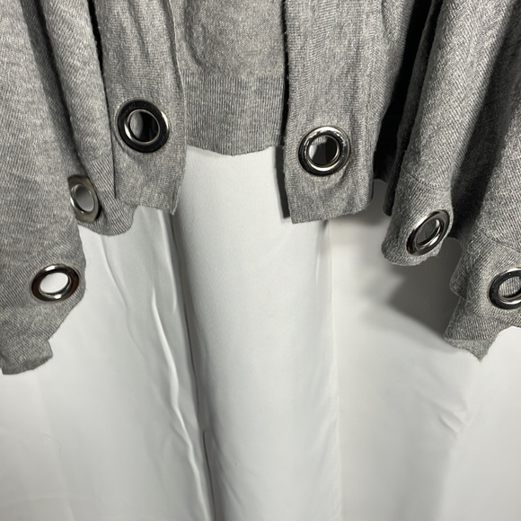 Plus size Star grey open front cardigan with silver grommets. - Picture 4 of 9